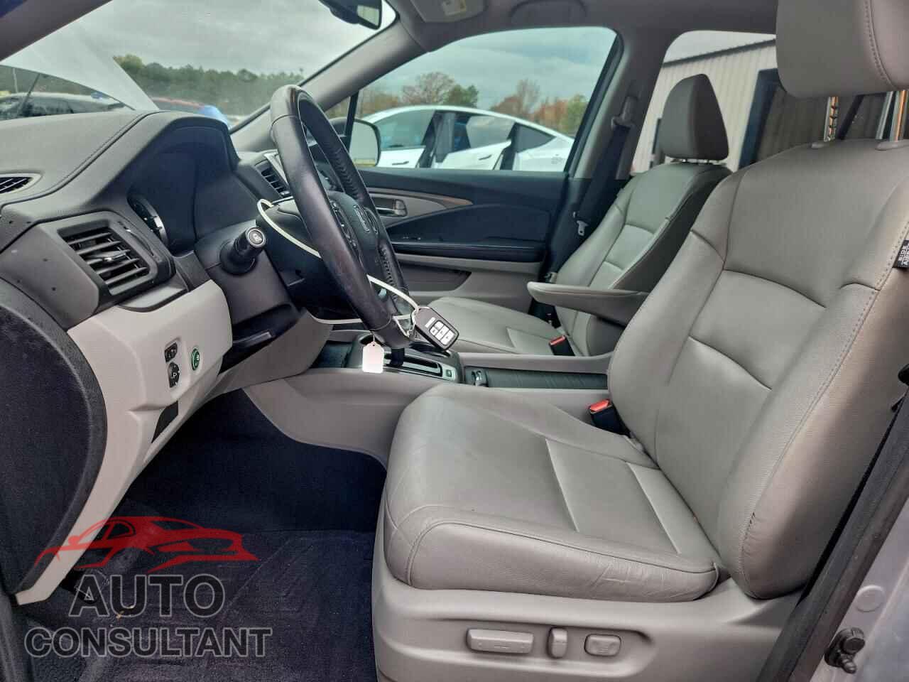 HONDA PILOT 2017 - 5FNYF5H59HB016564