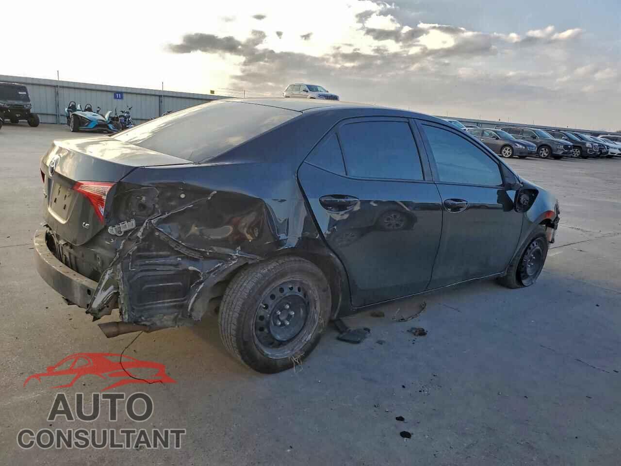 TOYOTA COROLLA 2018 - 5YFBURHE4JP837410