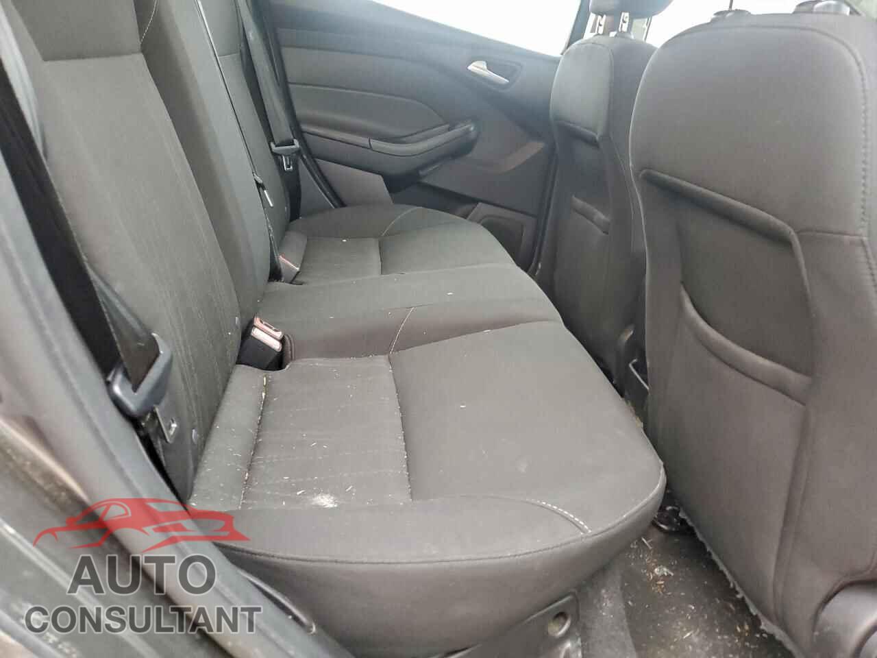 FORD FOCUS 2015 - 1FADP3F28FL276253