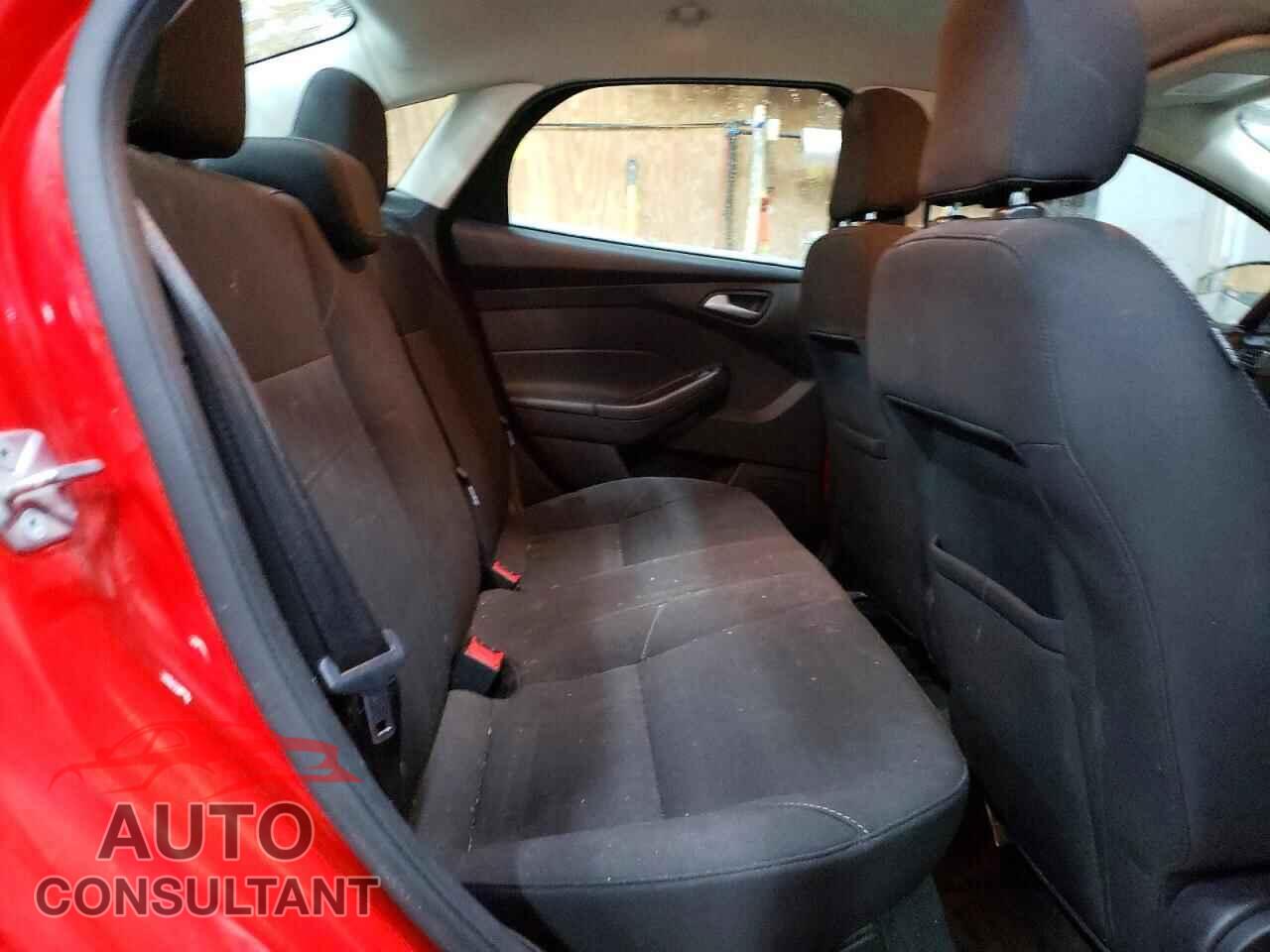 FORD FOCUS 2015 - 1FADP3F21FL329536