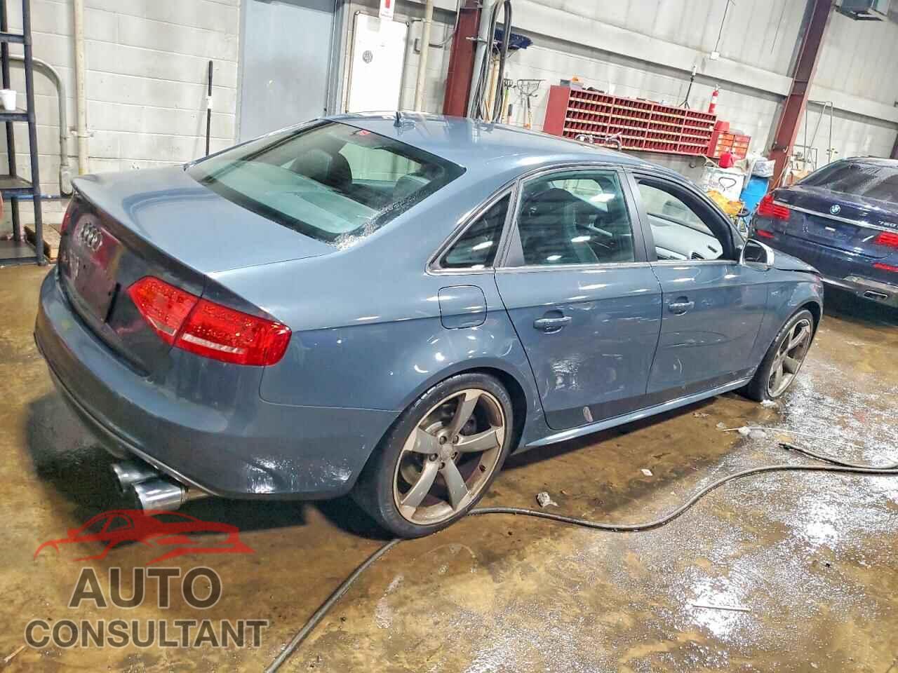 AUDI S4/RS4 2011 - WAUMGAFL8BA050093