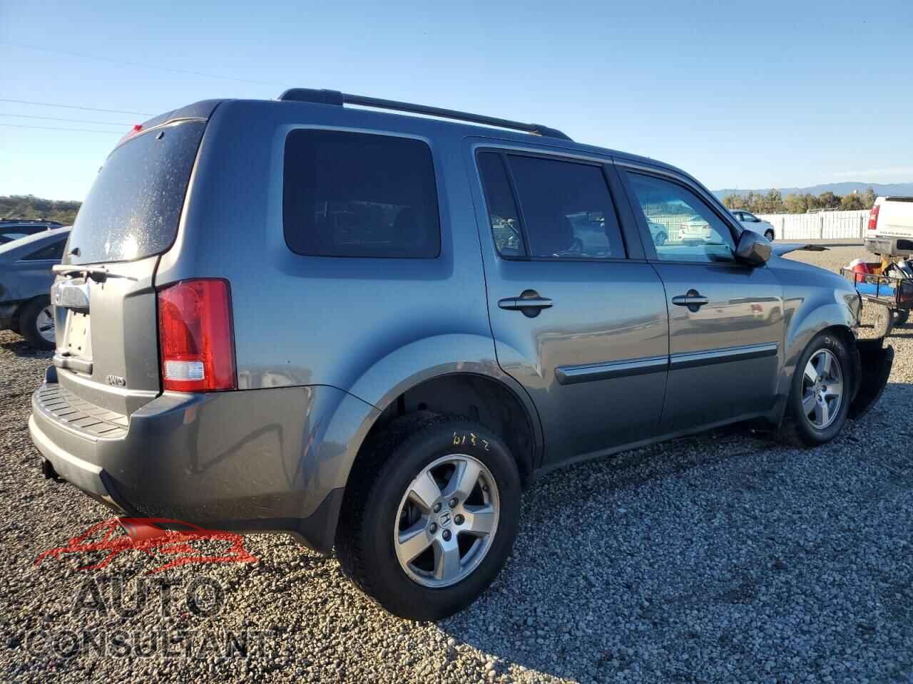 HONDA PILOT 2011 - 5FNYF4H50BB076573