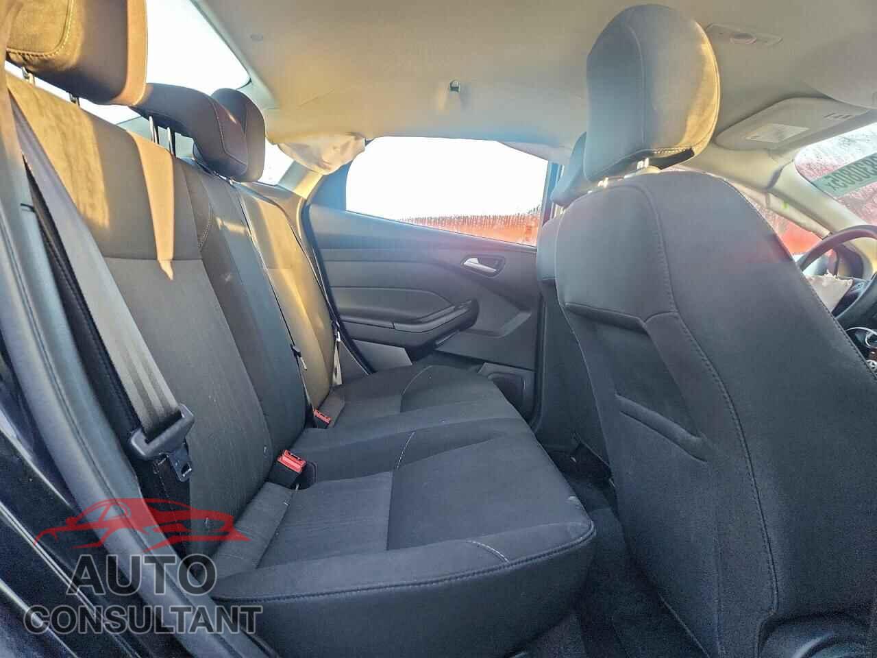 FORD FOCUS 2017 - 1FADP3F26HL315747