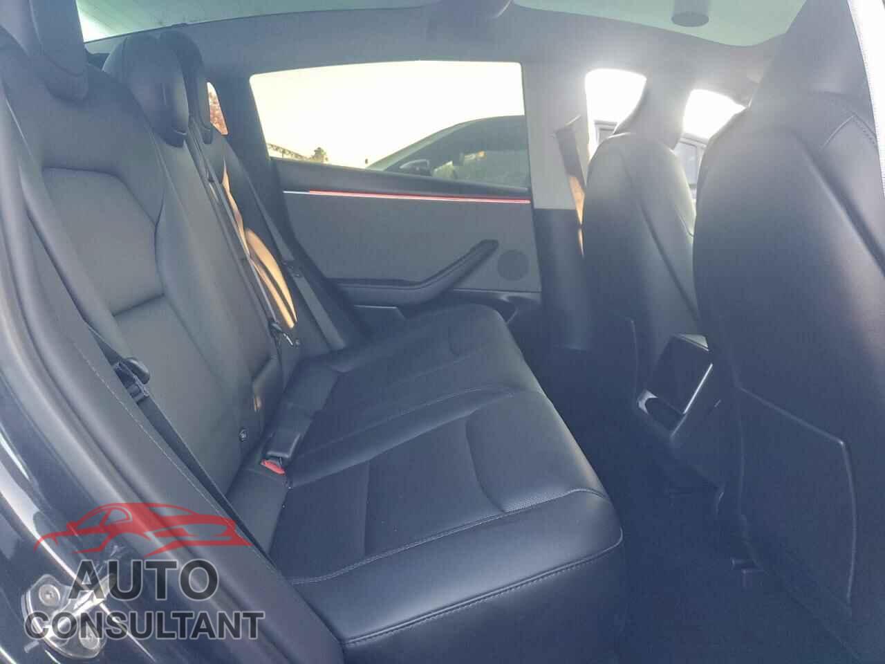 TESLA MODEL 3 2024 - 5YJ3E1EA6RF718088