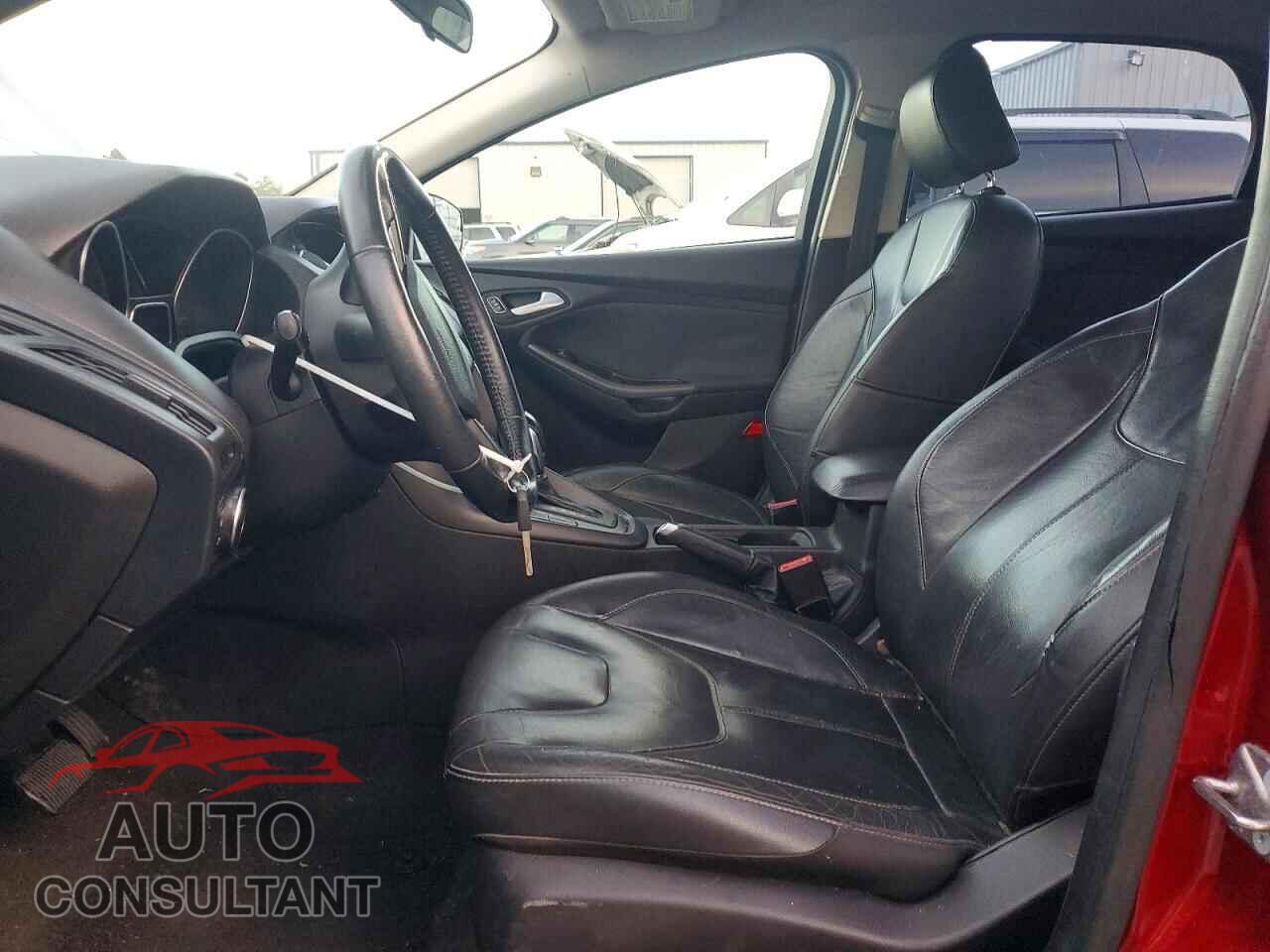 FORD FOCUS 2015 - 1FADP3F28FL349363