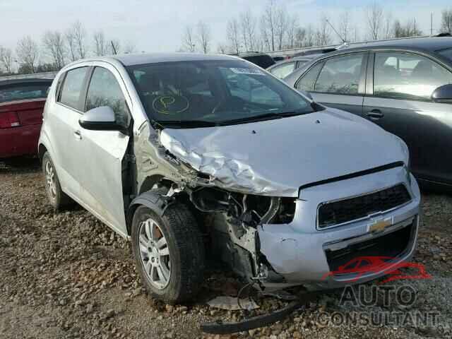 CHEVROLET SONIC 2015 - 1G1JC6SG8F4105727