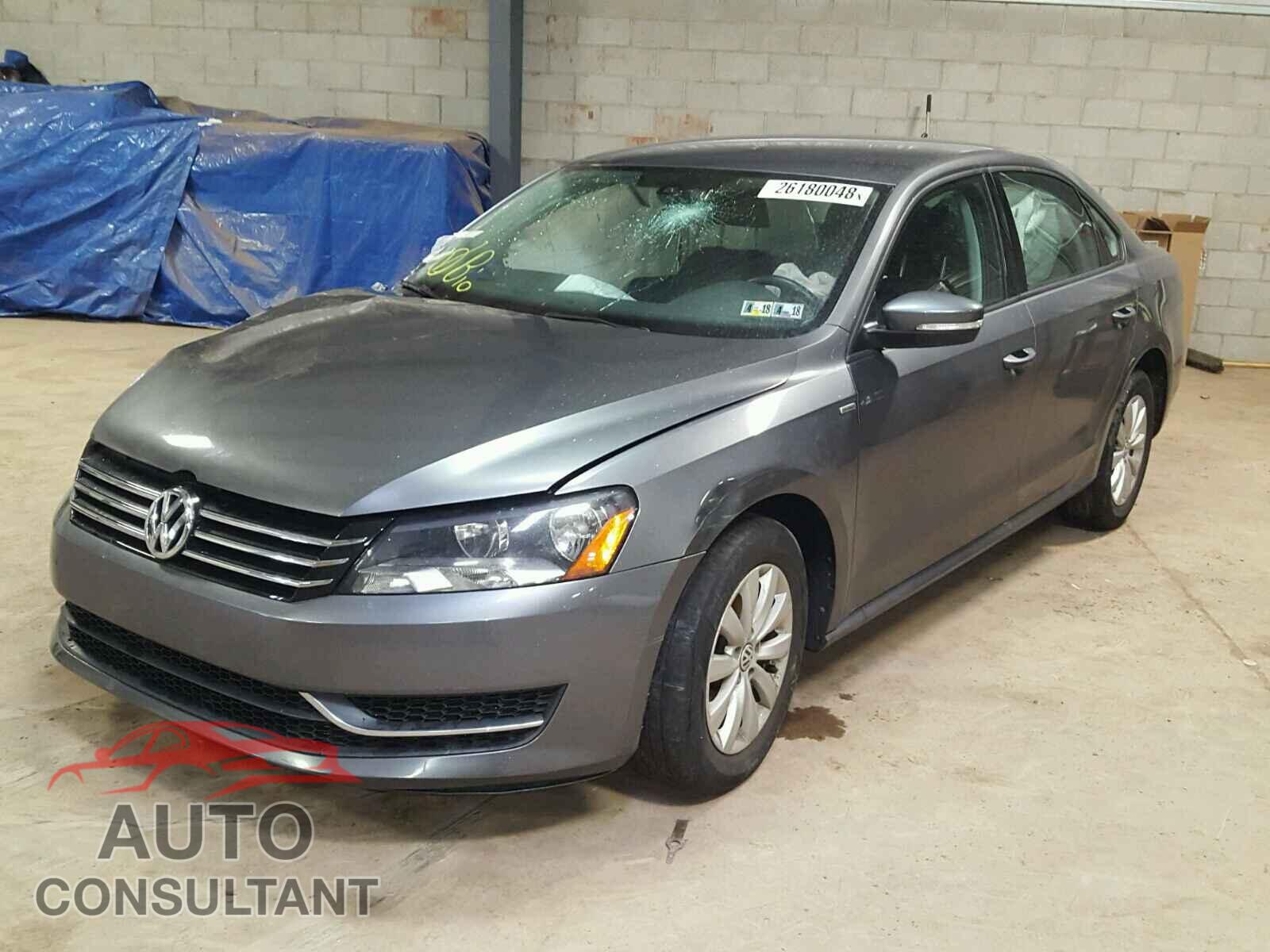 VOLKSWAGEN PASSAT 2015 - 1VWAT7A35FC050121