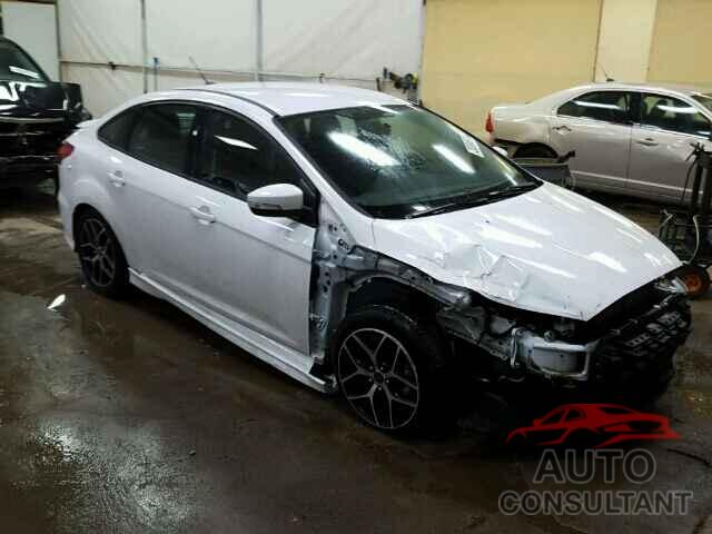 FORD FOCUS 2015 - 1FADP3F26FL218464