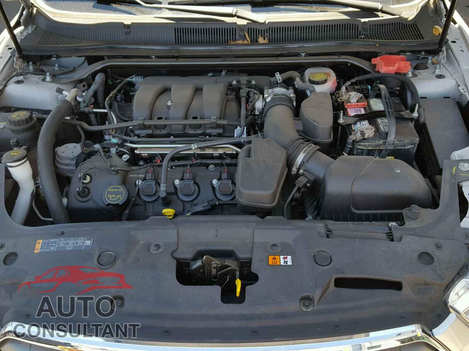 FORD TAURUS 2015 - 1FAHP2E84FG131561