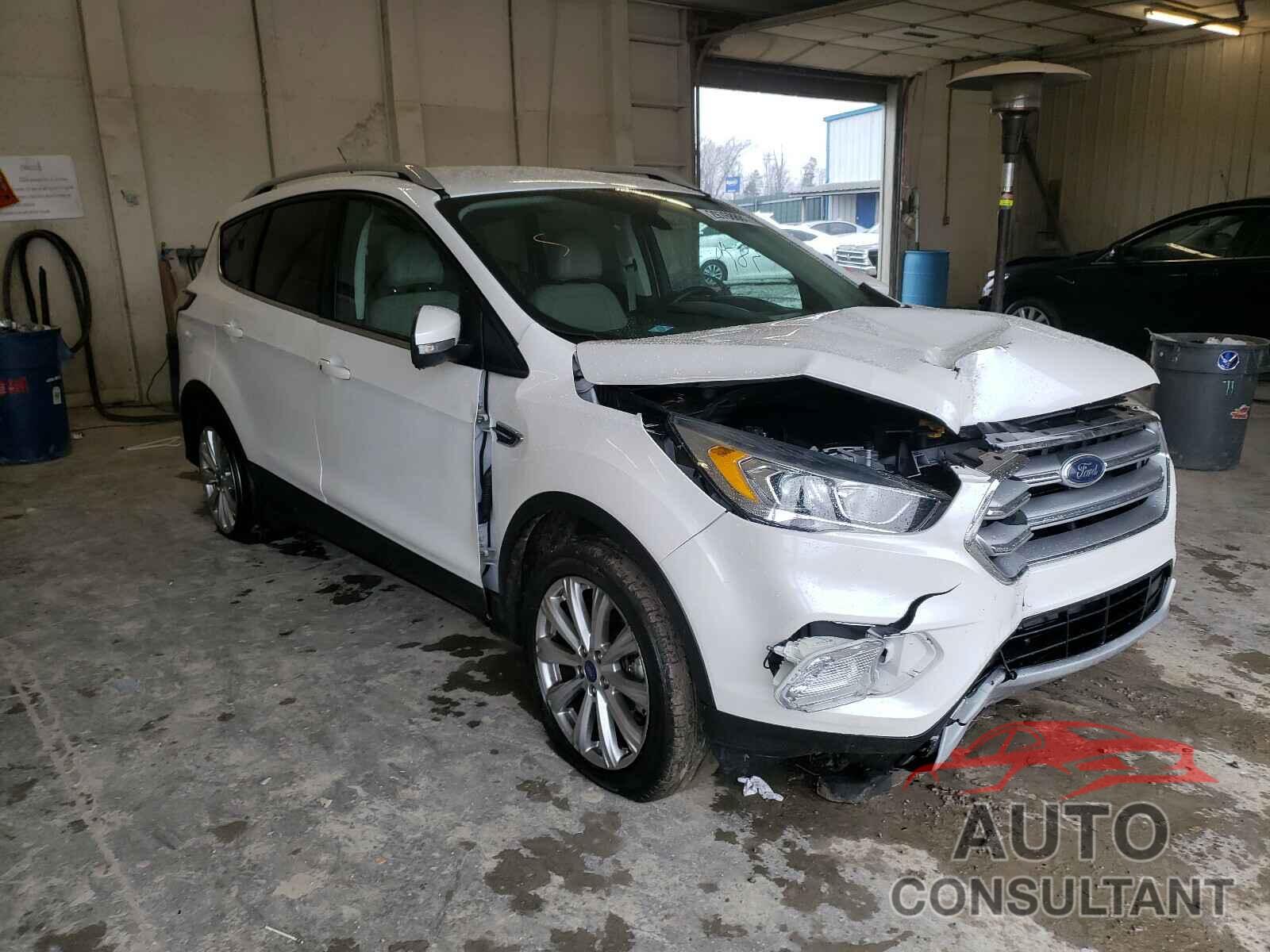 FORD ESCAPE 2017 - 1FMCU0J90HUB26020