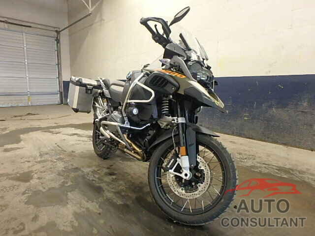 BMW MOTORCYCLE 2015 - WB10A1208FZ097644