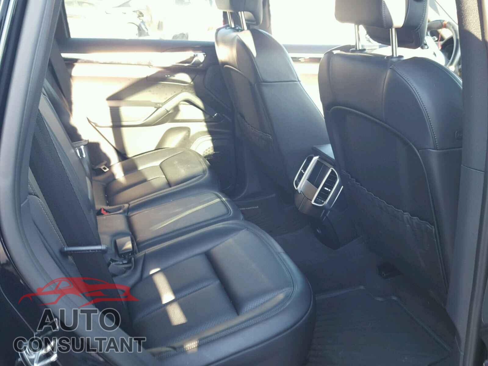 PORSCHE CAYENNE 2017 - WP1AA2A20HKA80444