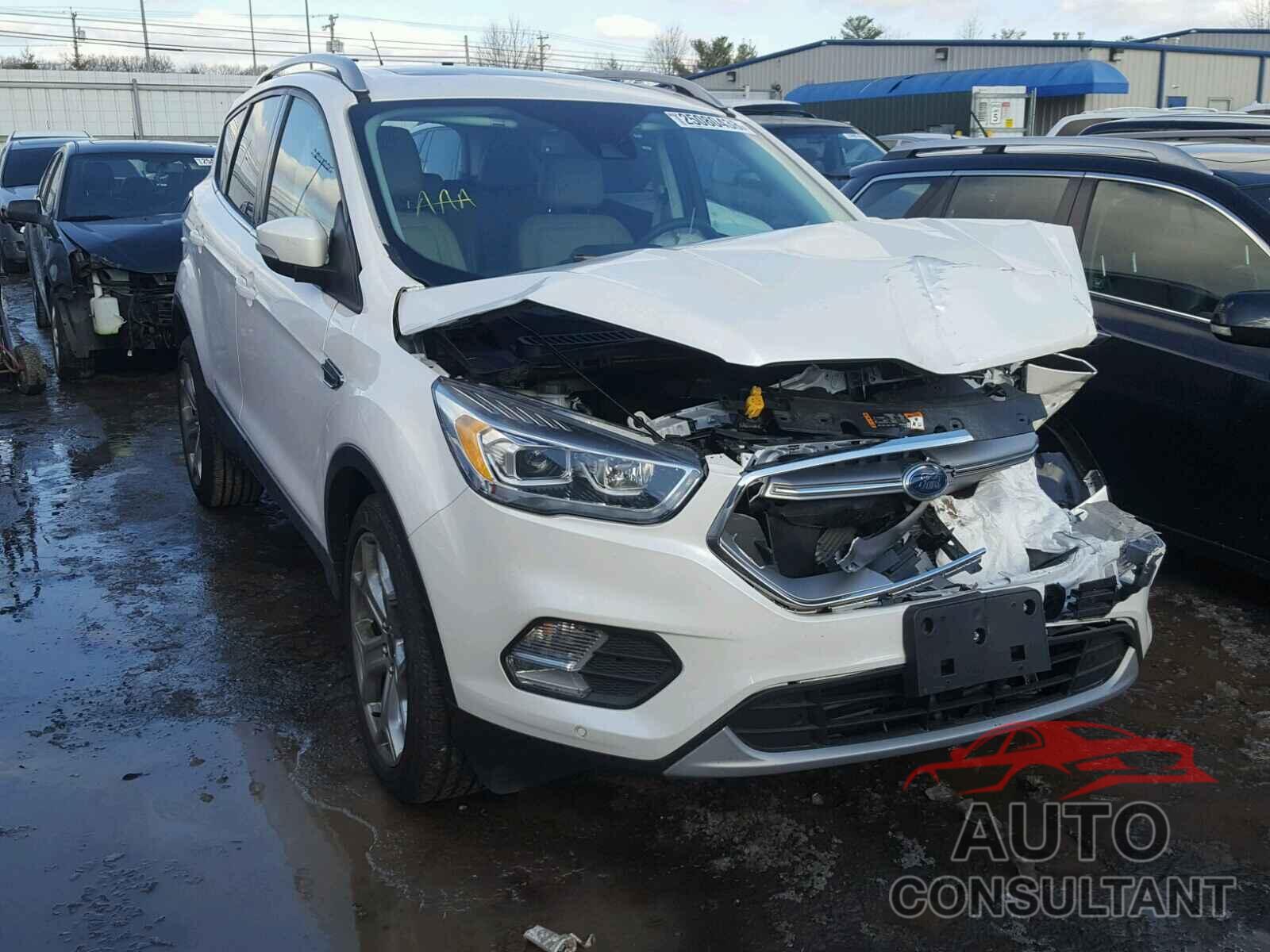 FORD ESCAPE 2017 - 1FMCU9J91HUA99415