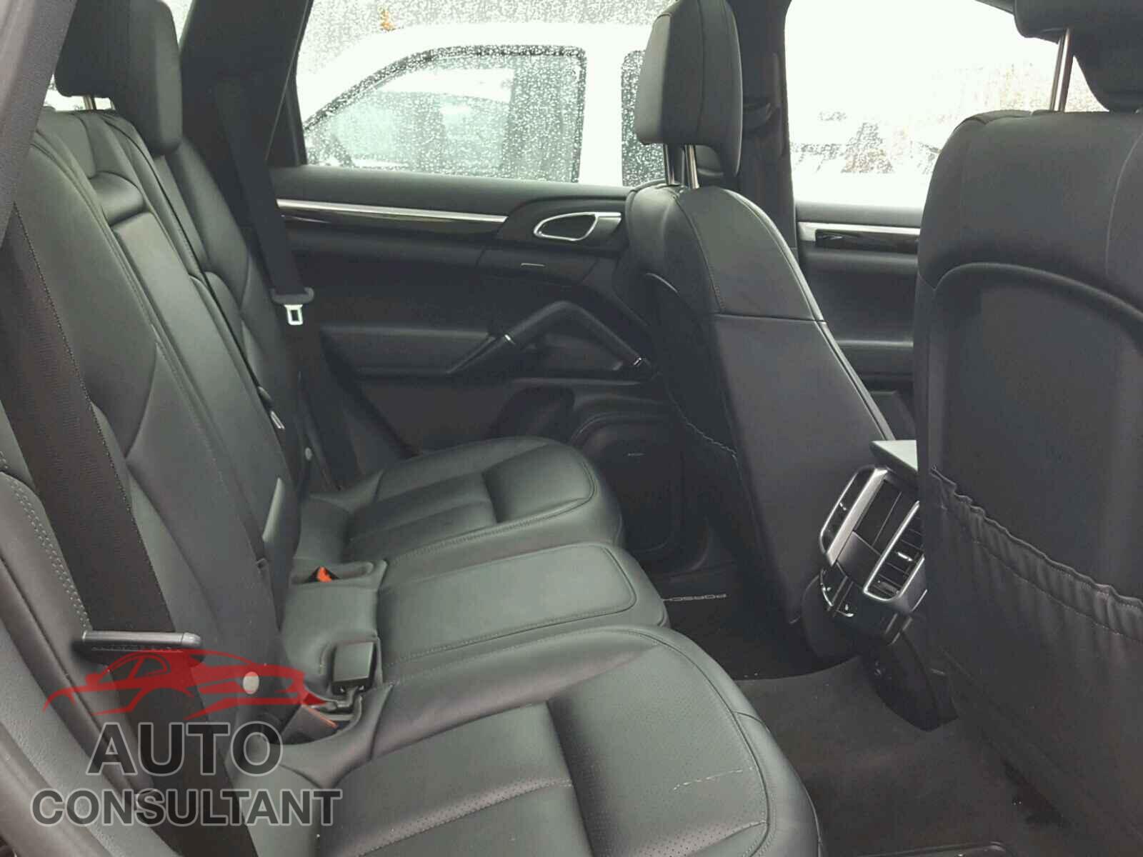 PORSCHE CAYENNE 2016 - WP1AF2A28GKA42184