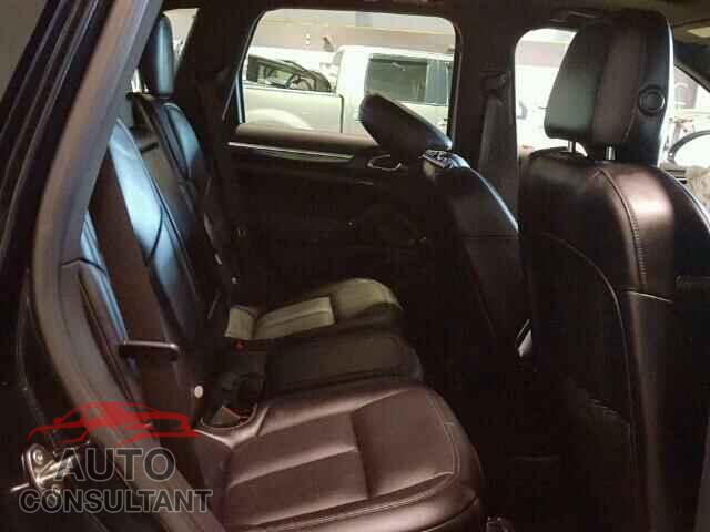 PORSCHE CAYENNE 2016 - WP1AA2A26GLA10570