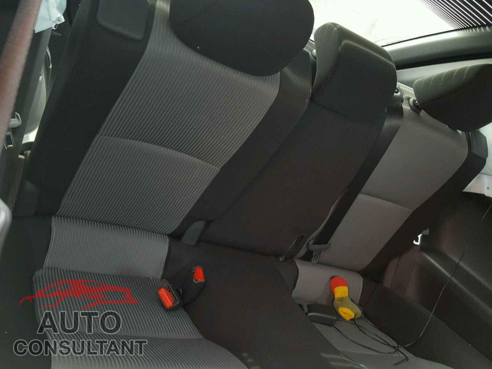 TOYOTA SCION 2016 - JTKJF5C70GJ020030
