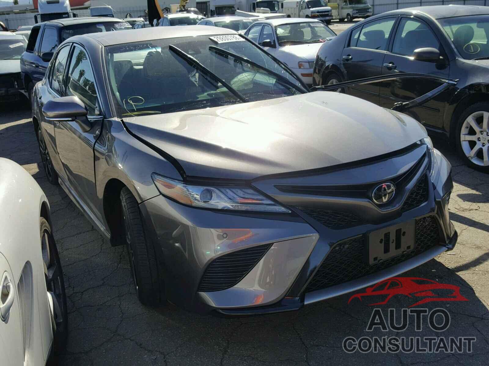 TOYOTA CAMRY 2018 - 4T1B61HK9JU053143