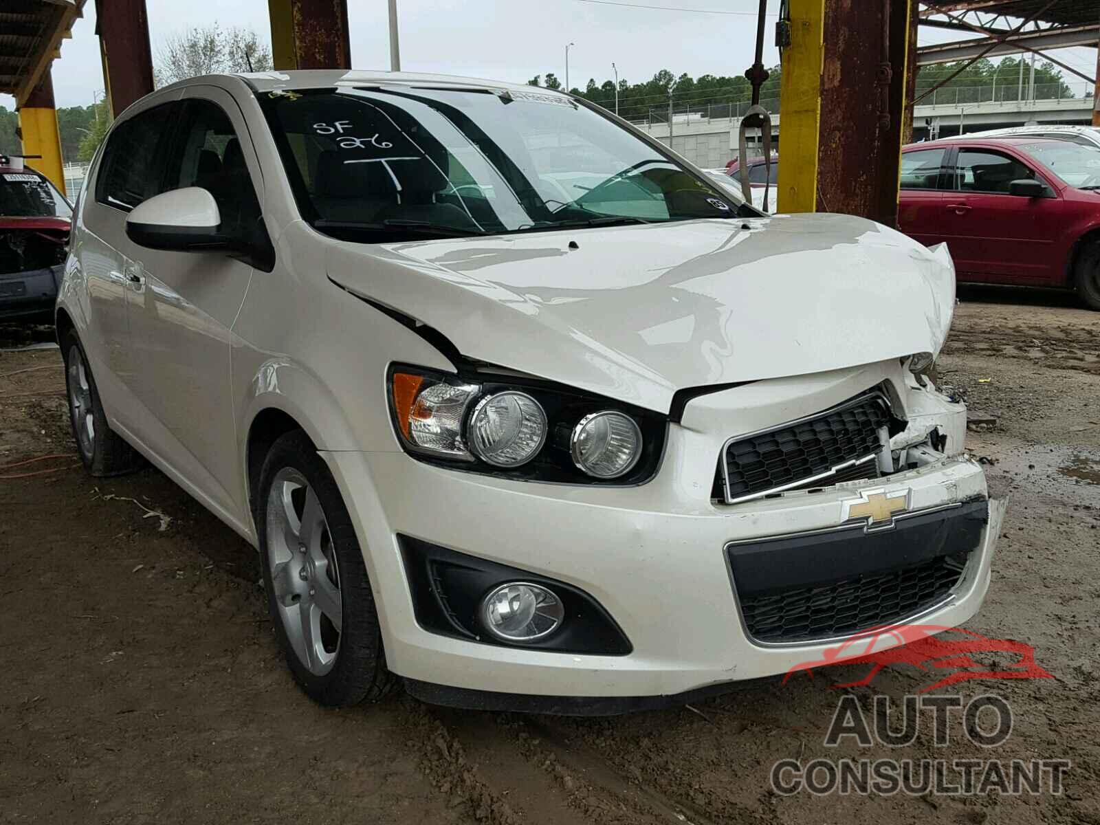 CHEVROLET SONIC 2015 - 1G1JE6SB2F4134431