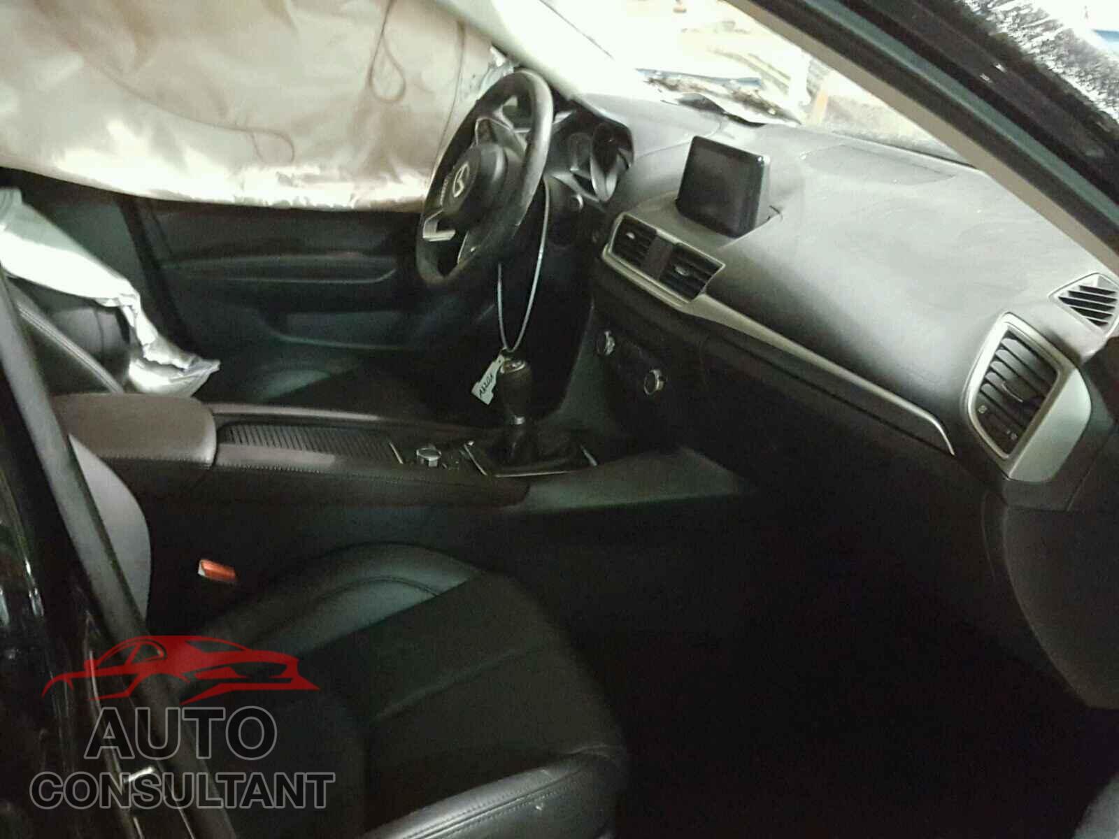MAZDA 3 2017 - 3MZBN1L36HM157737