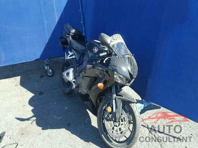 HONDA CBR CYCLE 2015 - JH2PC4008FK800403