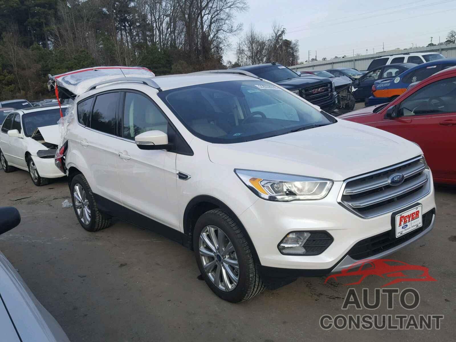 FORD ESCAPE 2017 - 1FMCU0J91HUE64039