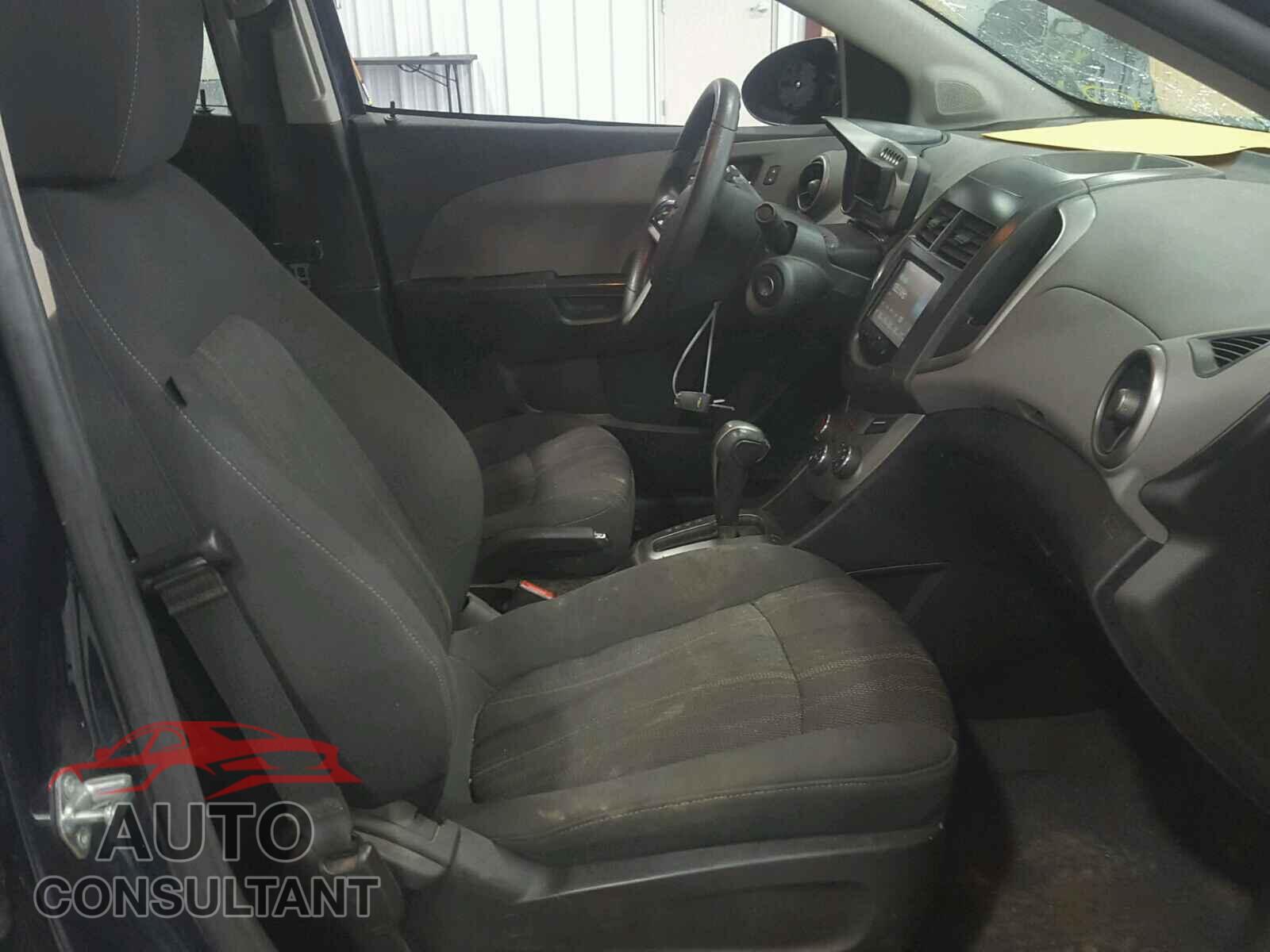 CHEVROLET SONIC 2015 - 1G1JC5SH5F4218554