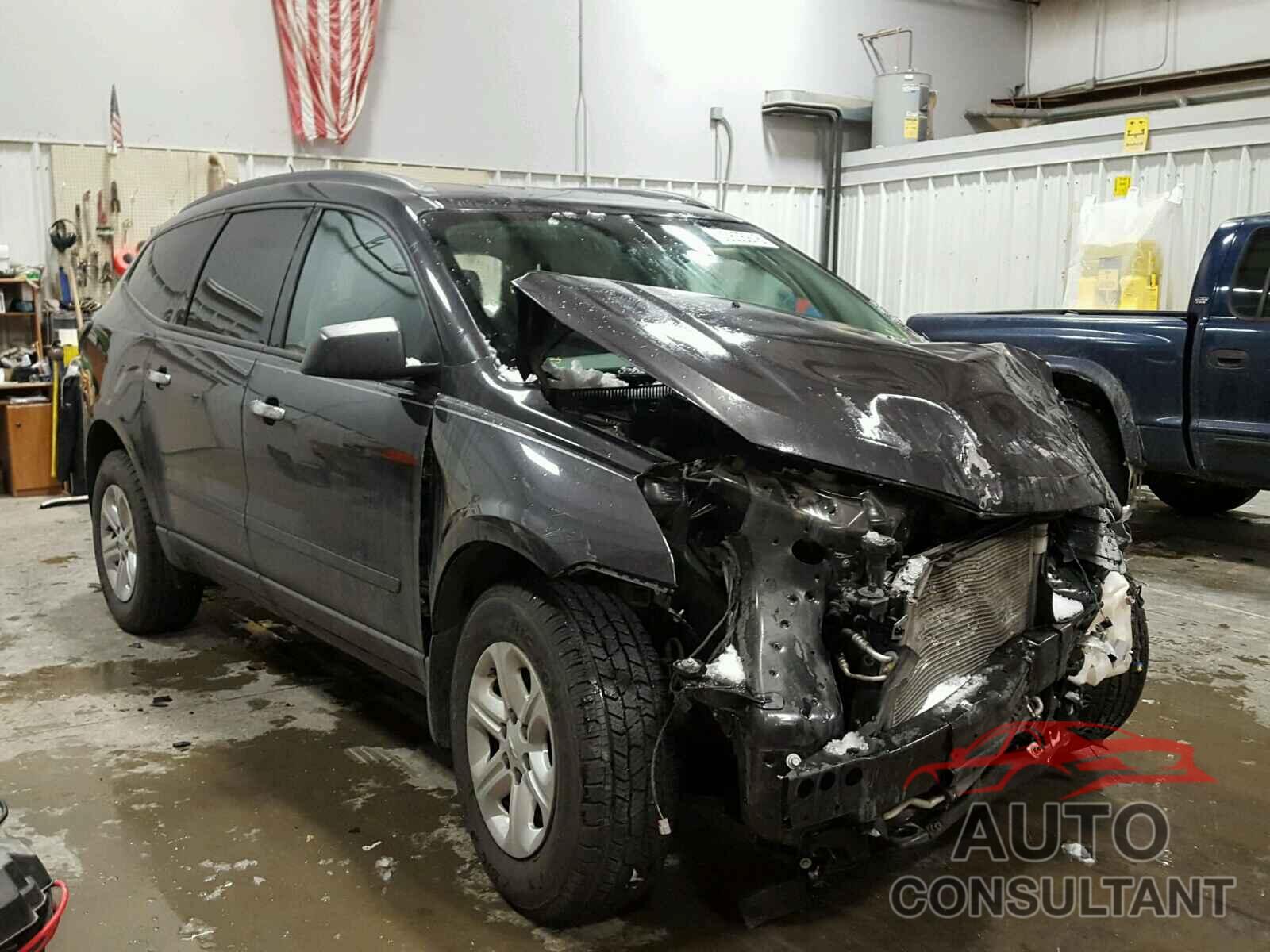 CHEVROLET TRAVERSE 2015 - 1GNKRFKD2FJ120202