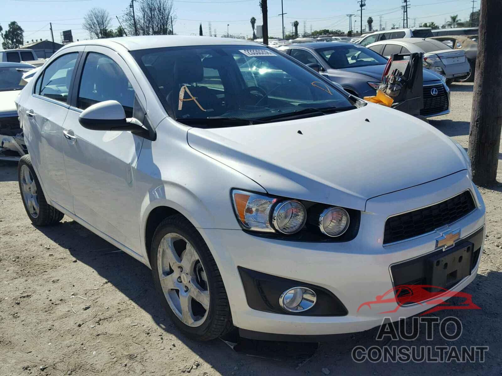 CHEVROLET SONIC 2015 - 1G1JE5SB0F4150072