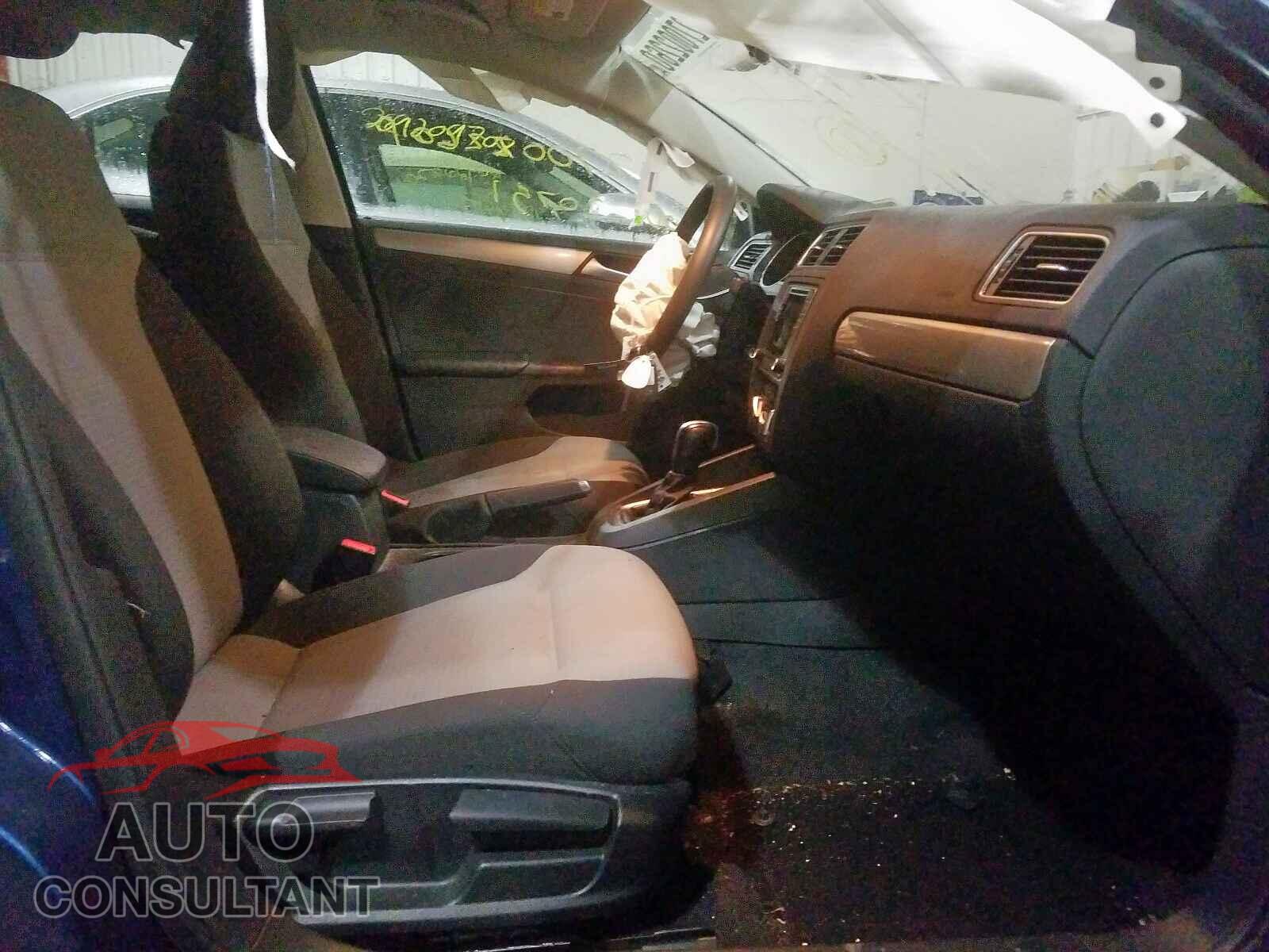 VOLKSWAGEN JETTA 2017 - 3VW2B7AJ9HM367729