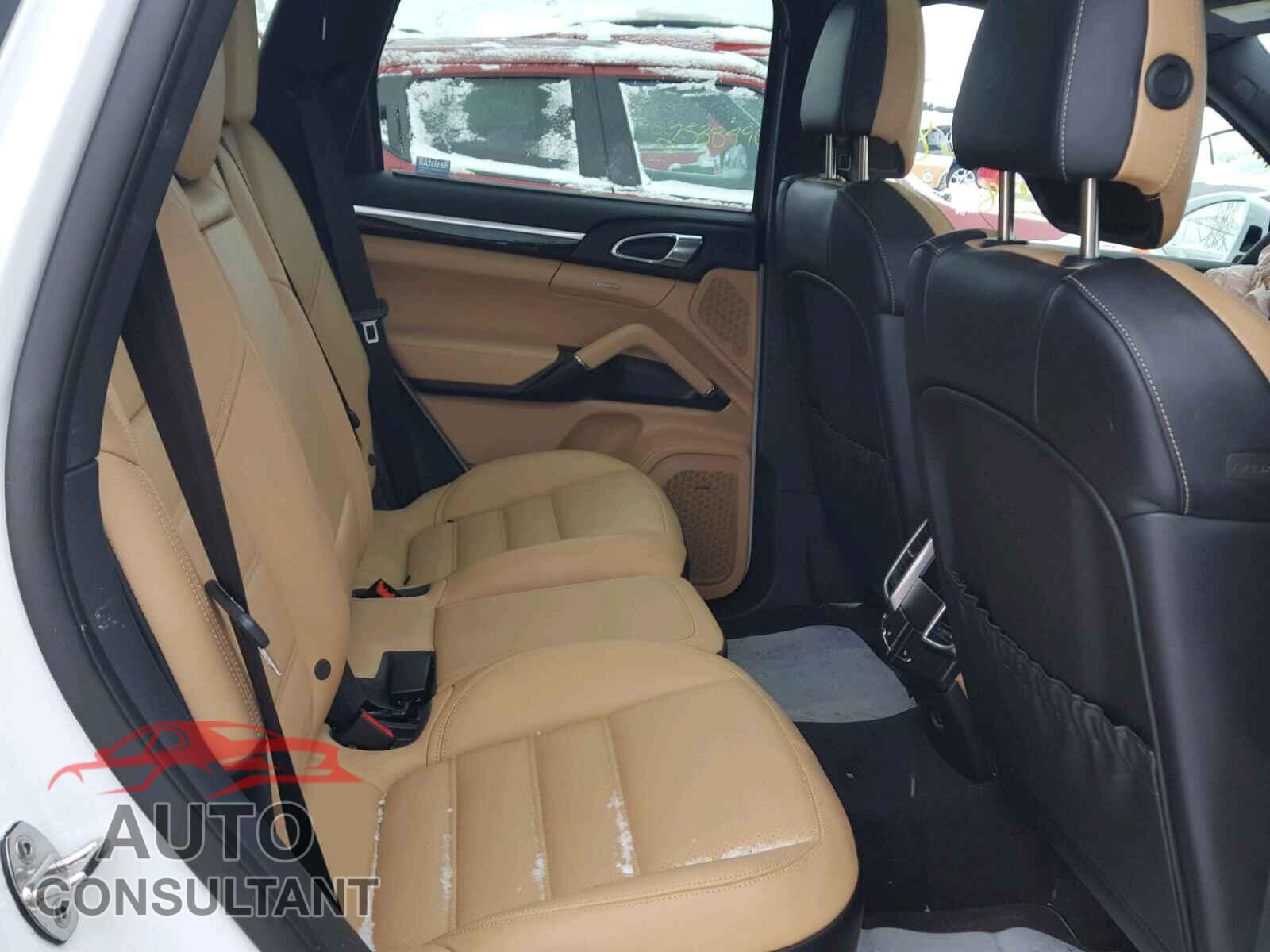 PORSCHE CAYENNE 2018 - WP1AA2A29JKA03366