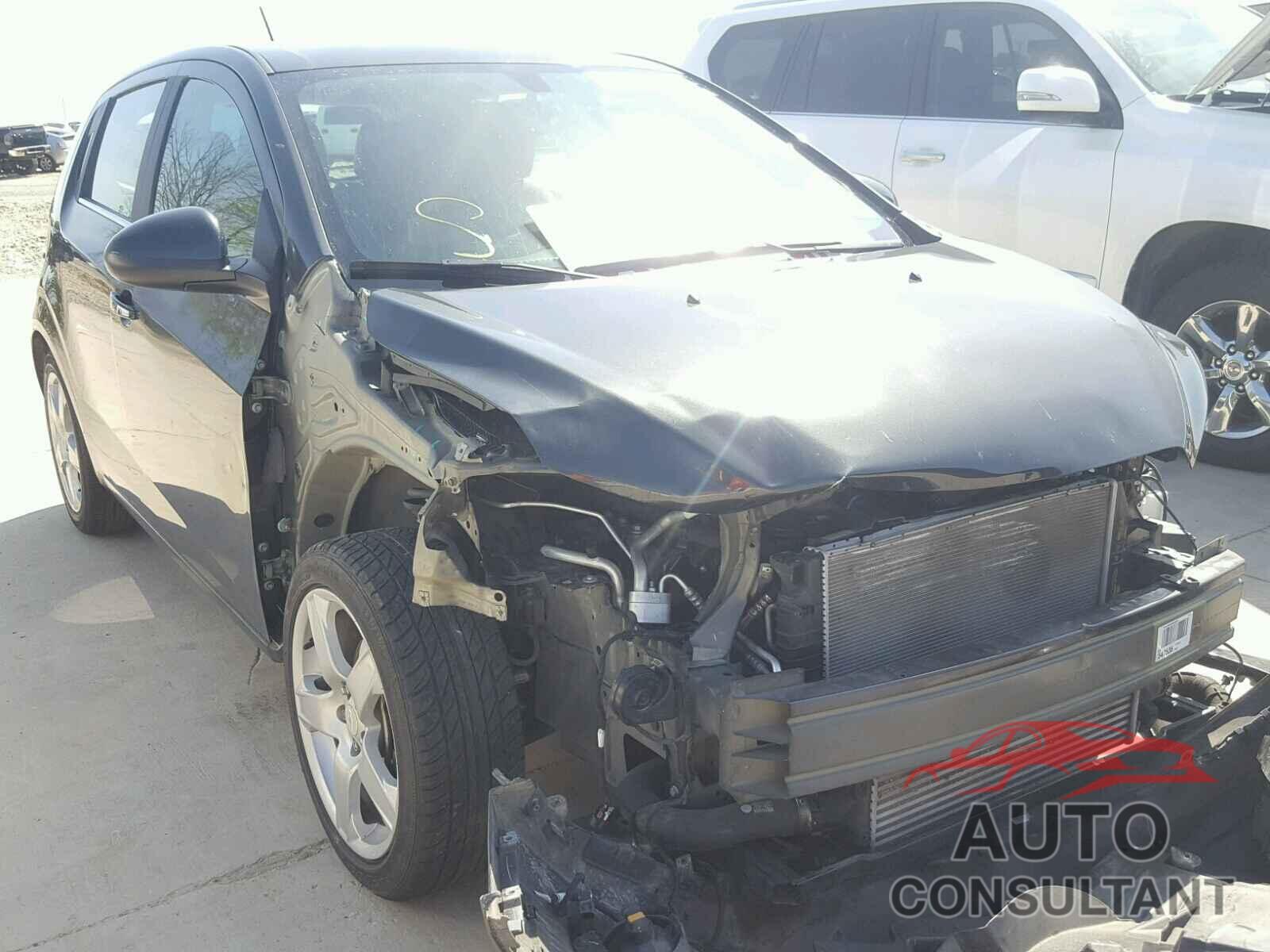 CHEVROLET SONIC 2015 - 1G1JE6SB4F4208903