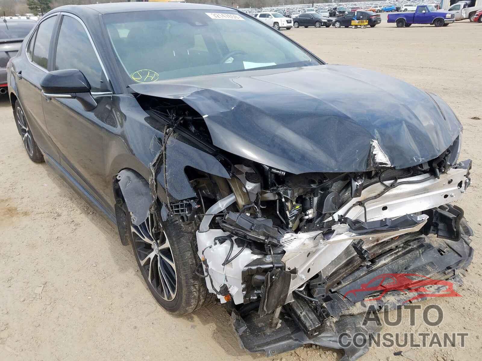 TOYOTA CAMRY 2018 - 4T1B11HK6JU141131