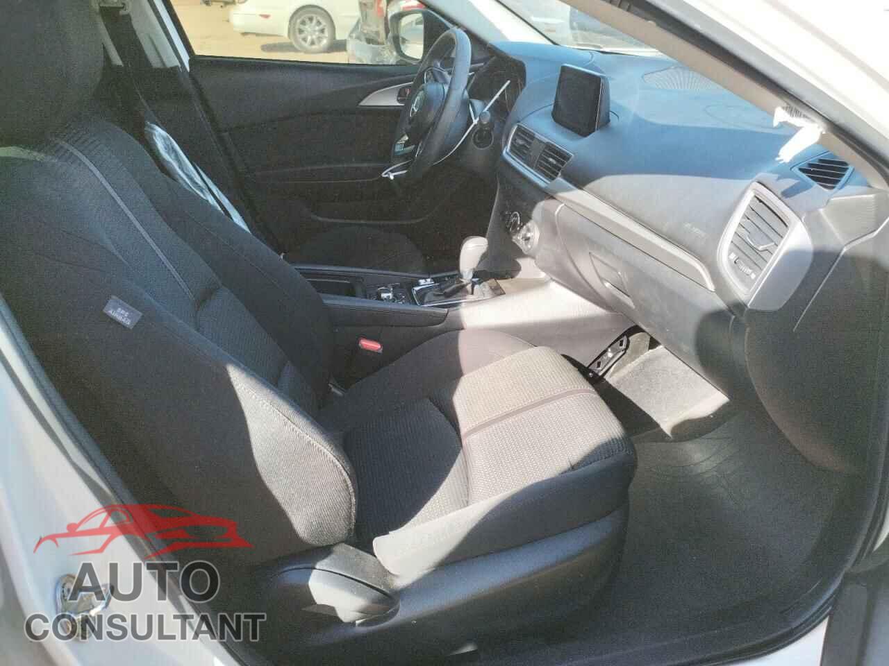 MAZDA 3 2017 - 3MZBN1U74HM120915