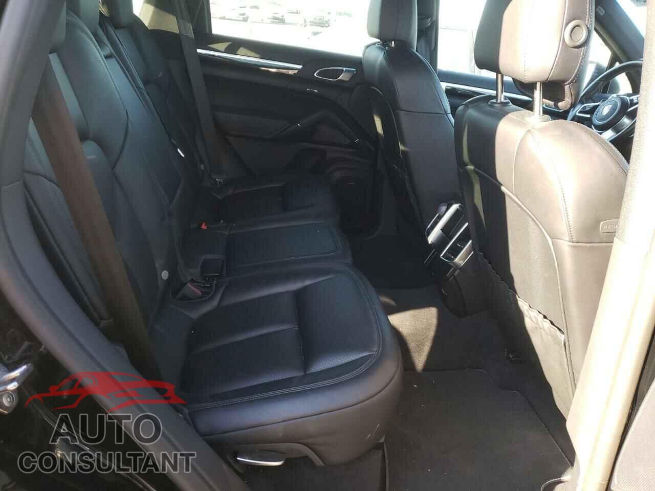 PORSCHE CAYENNE 2017 - WP1AA2A29HKA83150