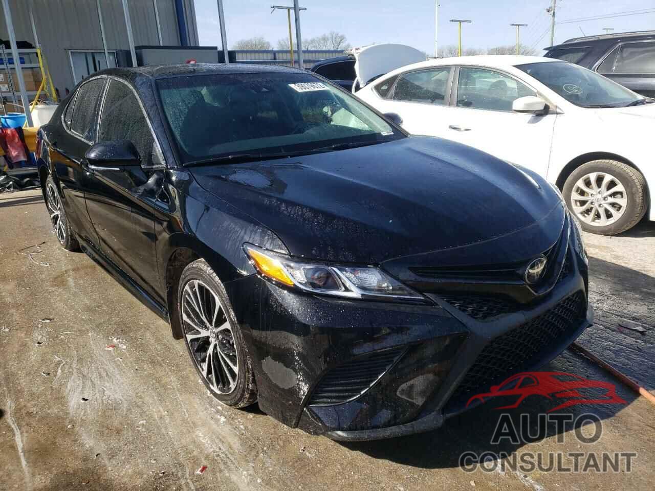 TOYOTA CAMRY 2018 - 4T1B11HK0JU669845