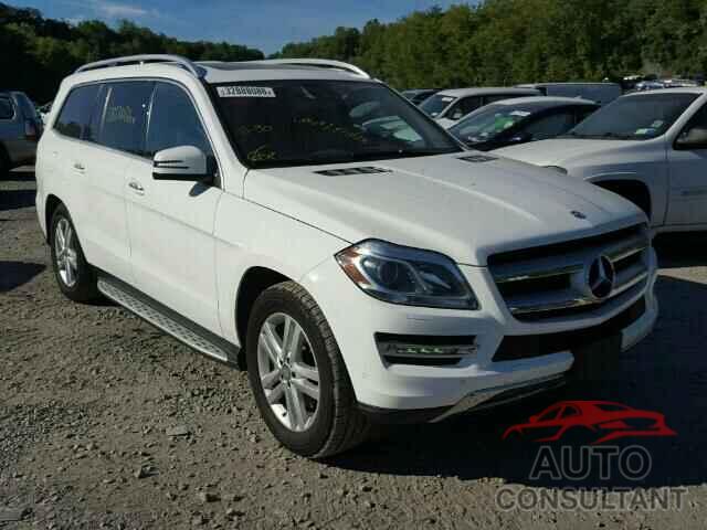 MERCEDES-BENZ GL450 2015 - ZACNJDC10MPM32146