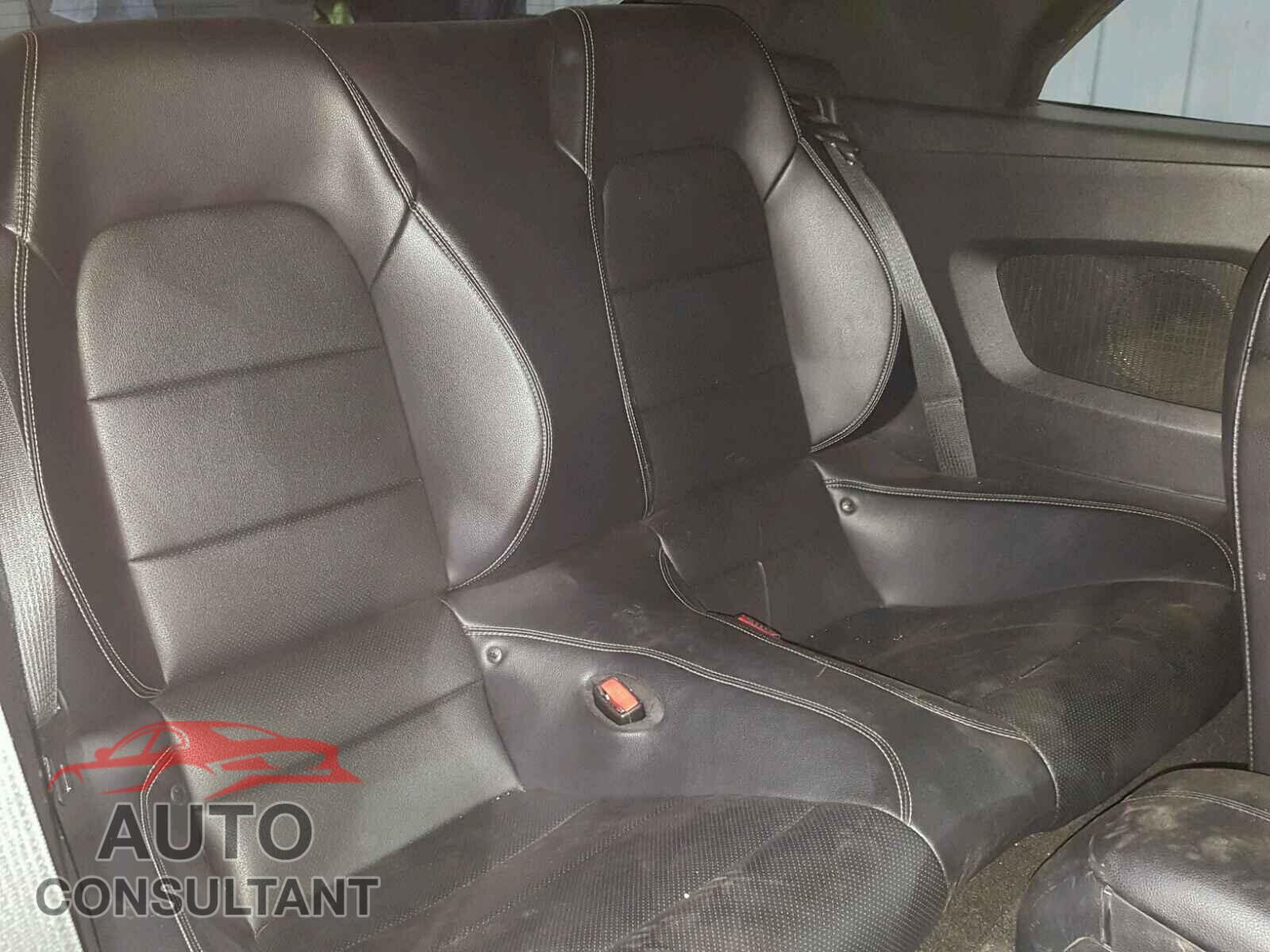 FORD MUSTANG 2015 - 1FATP8UH0F5404327