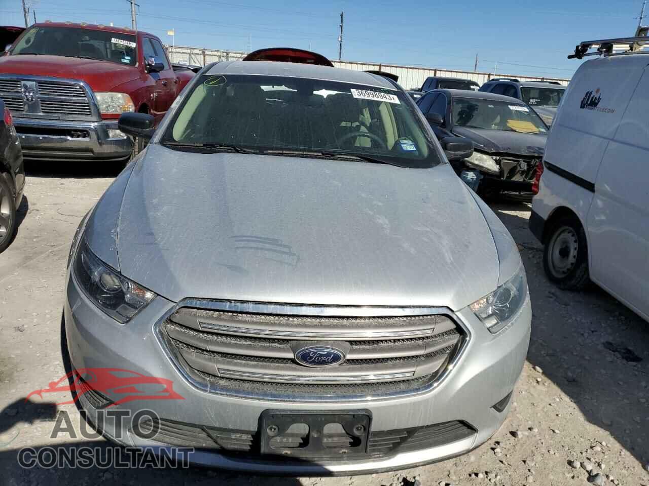 FORD TAURUS 2018 - 1FAHP2D86JG103142