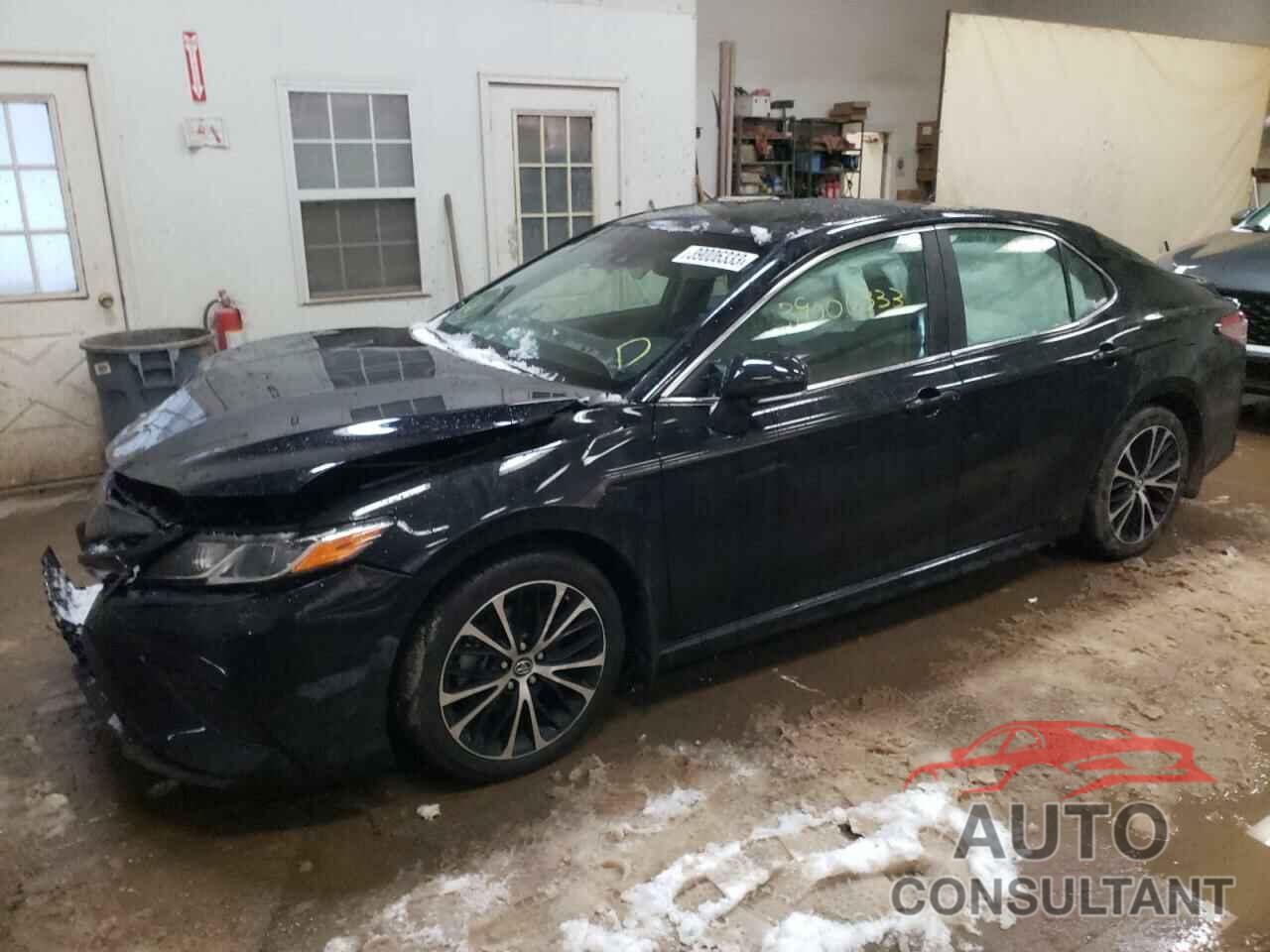 TOYOTA CAMRY 2018 - 4T1B11HK0JU031885