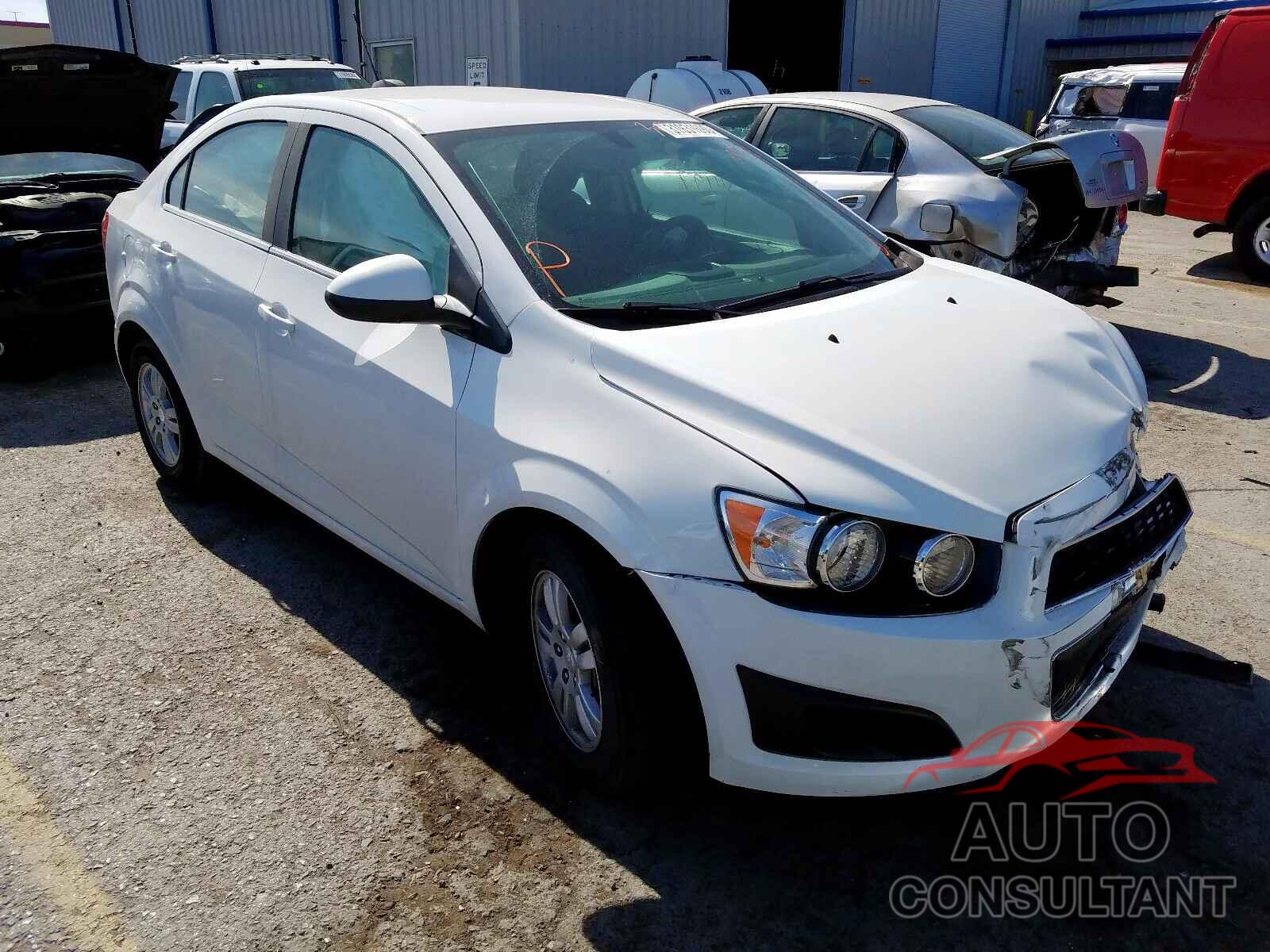 CHEVROLET SONIC 2016 - 5YFBURHE1GP383626