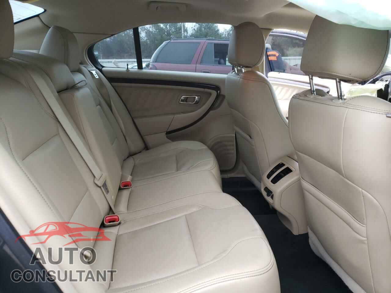 FORD TAURUS 2018 - 1FAHP2F81JG128317