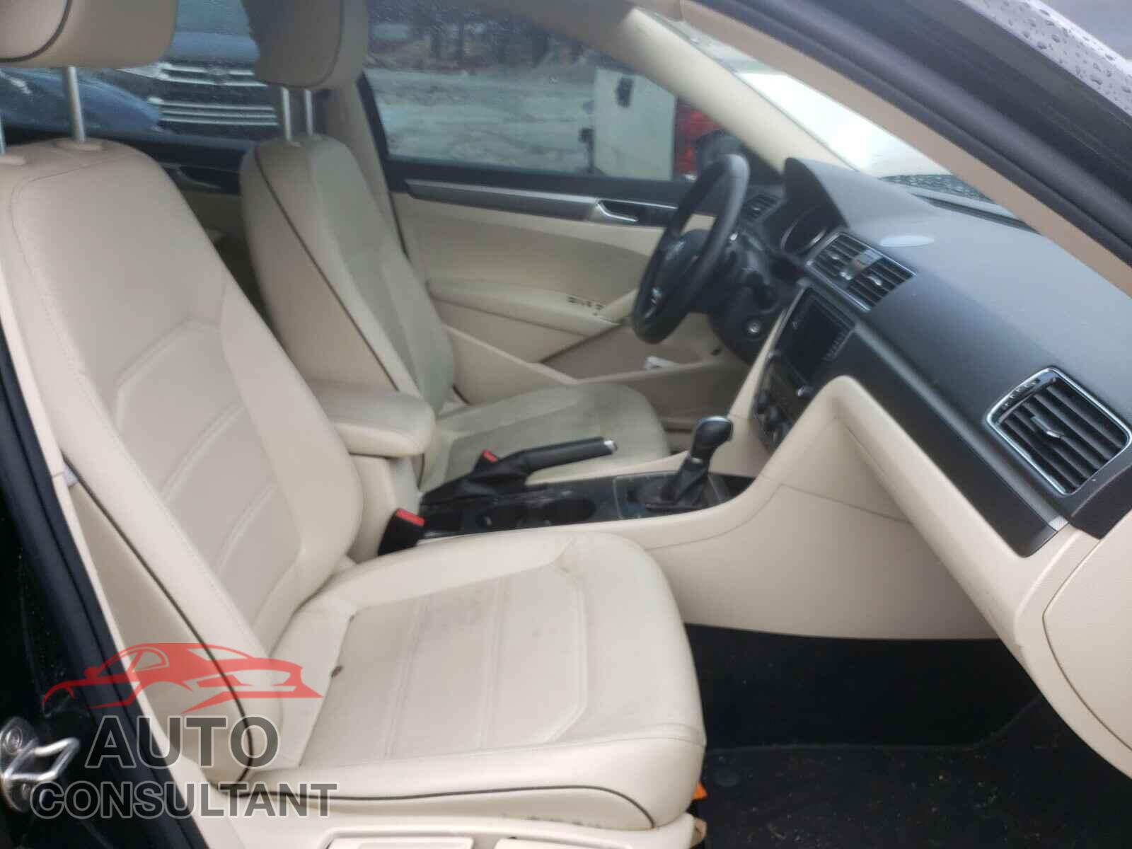 VOLKSWAGEN PASSAT 2018 - 1VWAA7A39JC037807