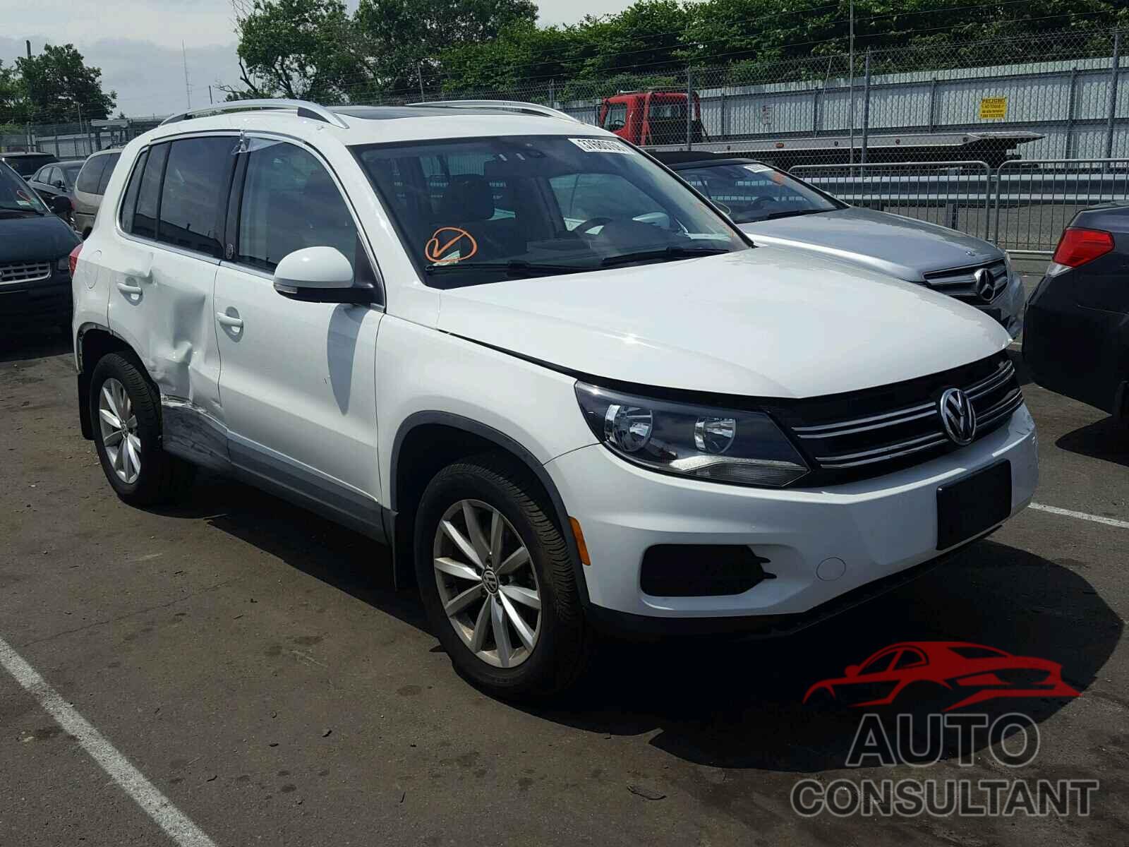 VOLKSWAGEN TIGUAN 2017 - WVGSV7AX3HK020401