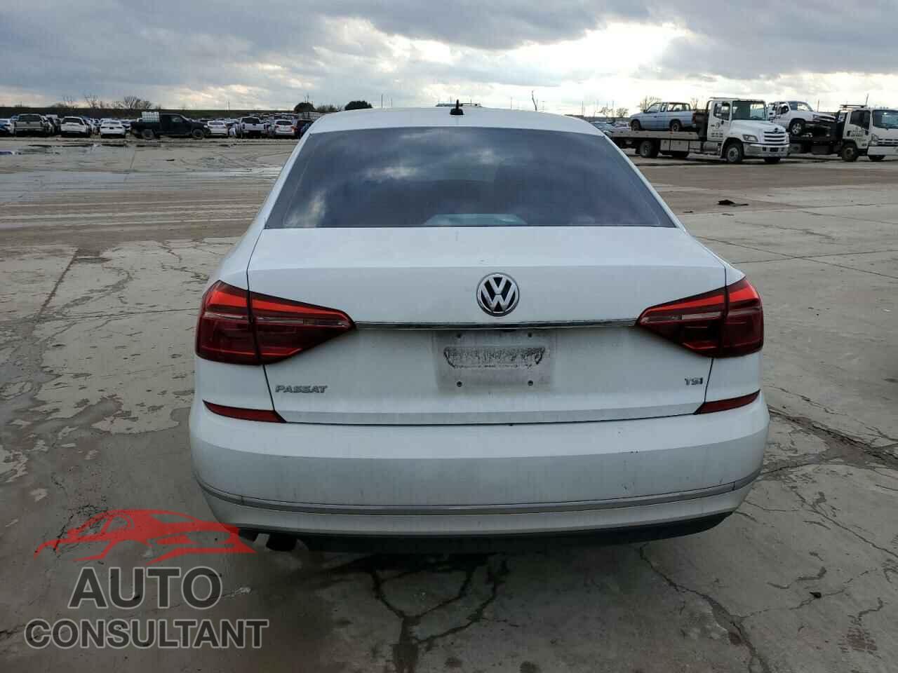VOLKSWAGEN PASSAT 2017 - 1VWAT7A38HC075646