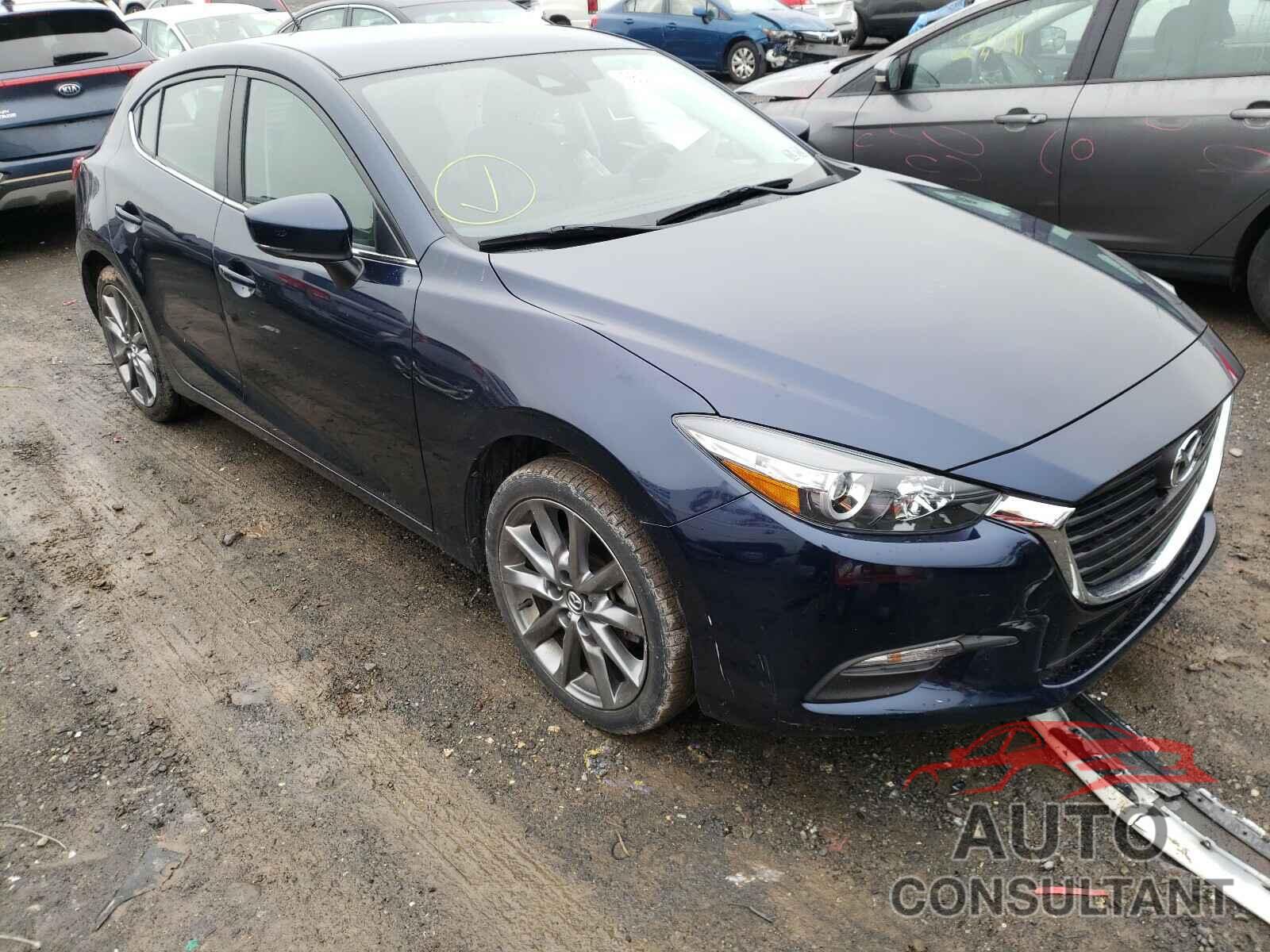 MAZDA 3 2018 - 3MZBN1L37JM205106