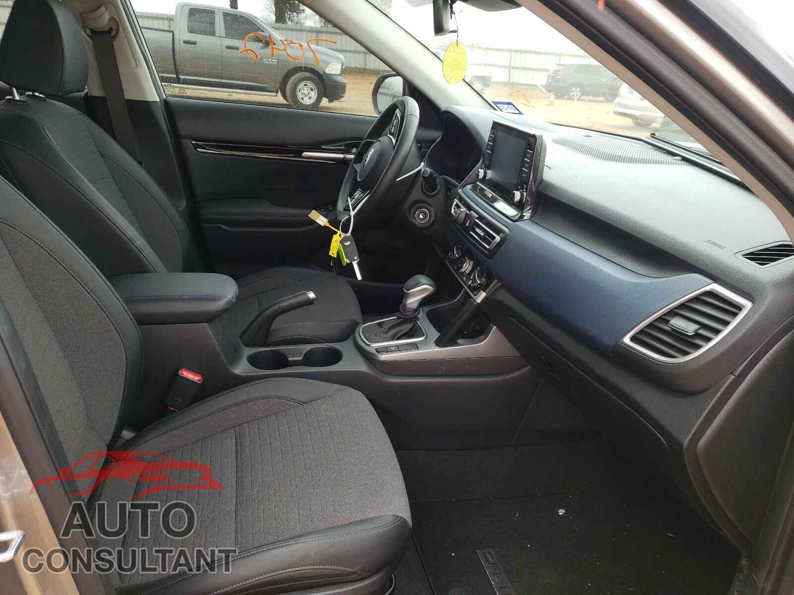KIA SELTOS 2021 - KNDEU2AA2M7060243
