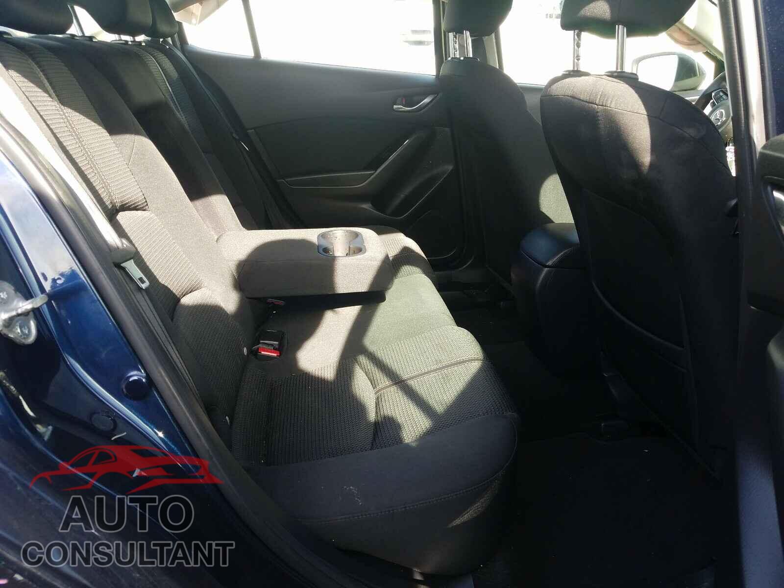 MAZDA 3 2018 - 3MZBN1U78JM228444