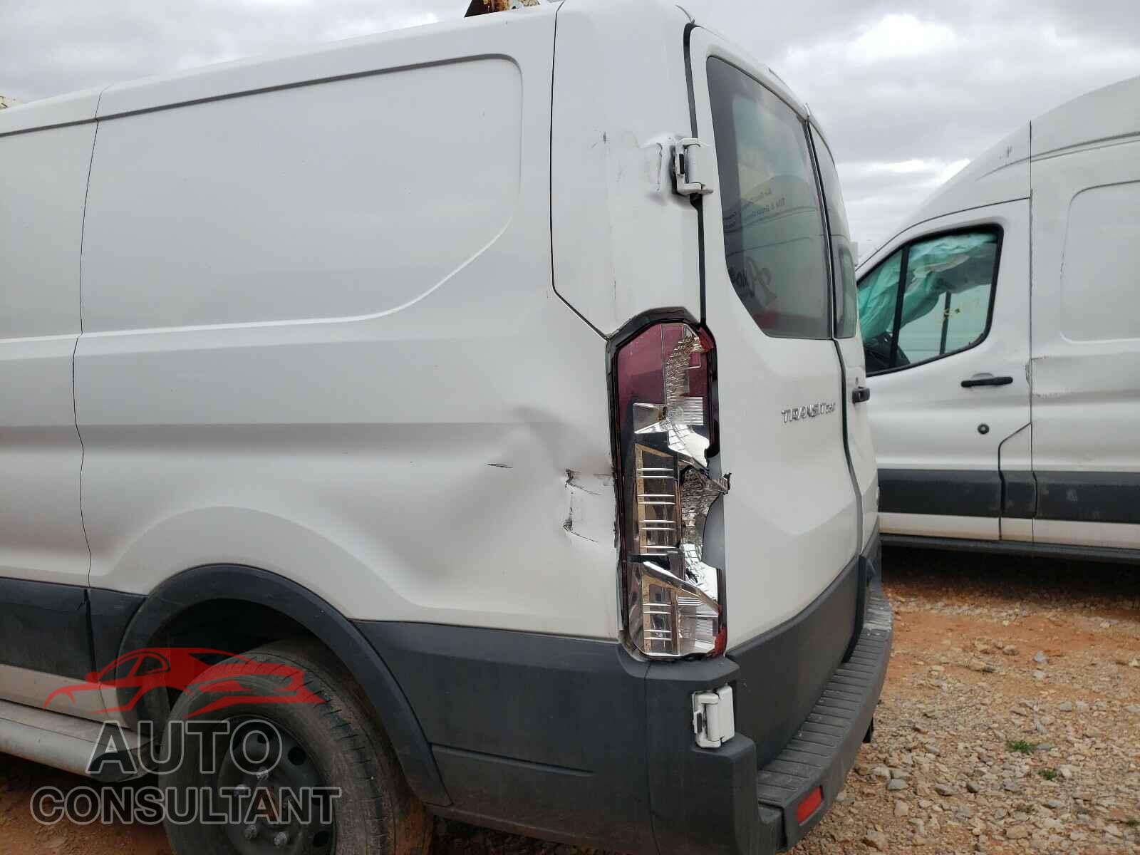 FORD TRANSIT CO 2018 - 1FTYR1YM1JKB32597