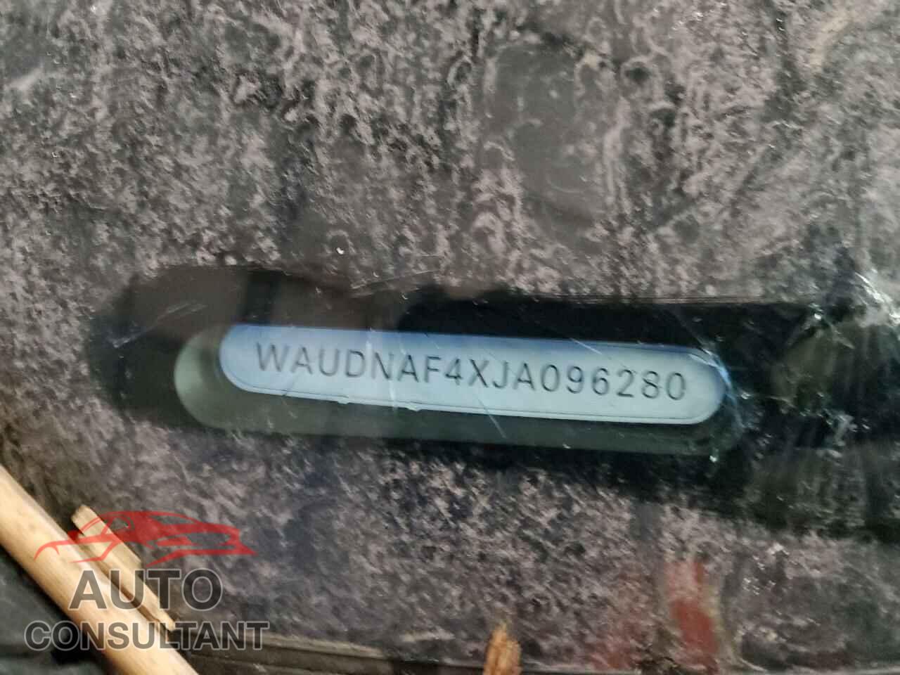 AUDI A4 2018 - WAUDNAF4XJA096280