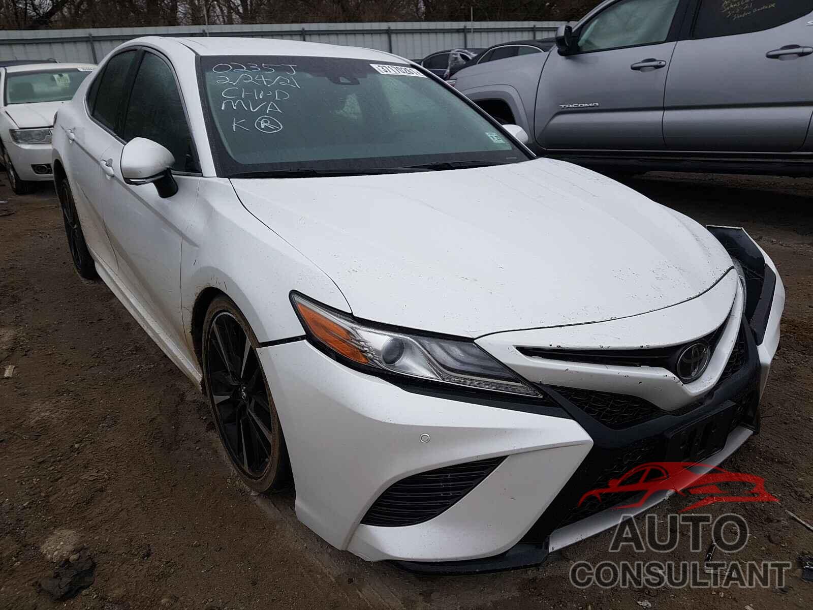 TOYOTA CAMRY 2018 - 4T1B61HK0JU072714